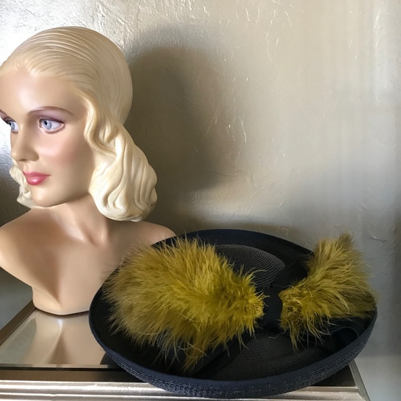 BEAUTIFUL VINTAGE BLACK STRAW WIDE BRIM HAT WITH MUSTARD COLOR MARABOU FEATHERS